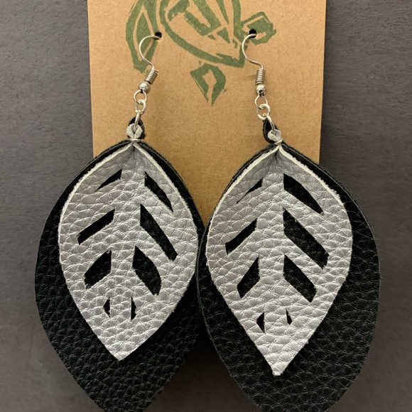 Handmade faux leather & cork earrings - Picture 2 of 8